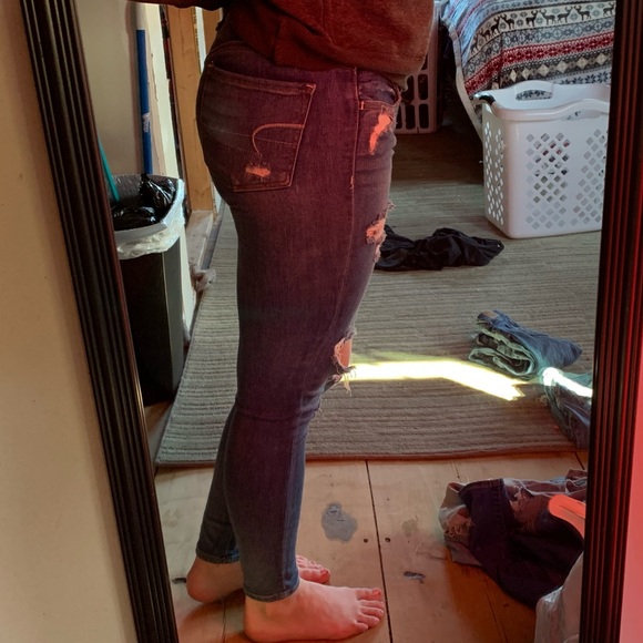 Size 2 American eagle distressed skinny jeans - Picture 2 of 7